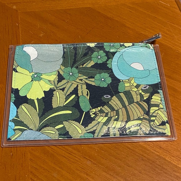 Marc Jacobs Cosmetics Bag - Picture 6 of 9